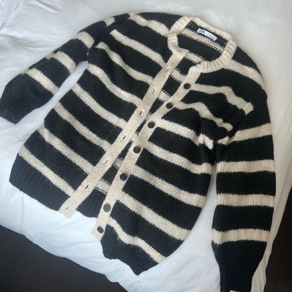 Zara black & white wool blend cardigan “new”